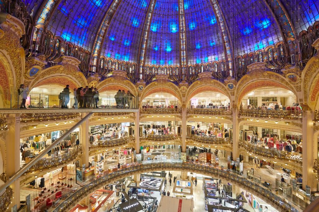 paris-galeries-lafayette-hd Galerie Lafayette, de nuit, ornement d'or
